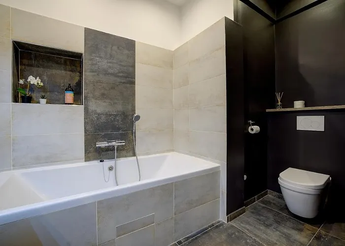 B&B Jacuzzi, 3 Min,